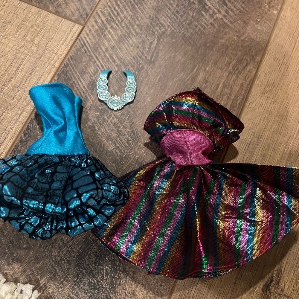 2 Vintage 1990’s Sparkle and Shimmer Barbie Dresses   WesternTurquoise Necklace
